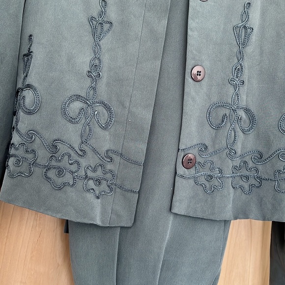 Silk two piece set, cropped jacket high waisted pants embroidery details, size 4 - Picture 3 of 9